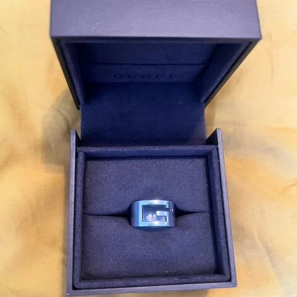 Gucci Wide G cutout ring *Full inclusion - Picture 12 of 14